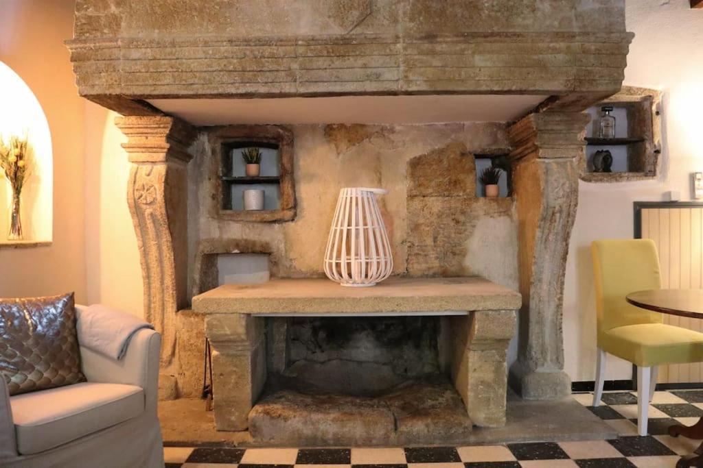 Entre Uzes Et Le Pont-Du-Gard Le Logis D'Autrefois Apartment Castillon du Gard Bagian luar foto