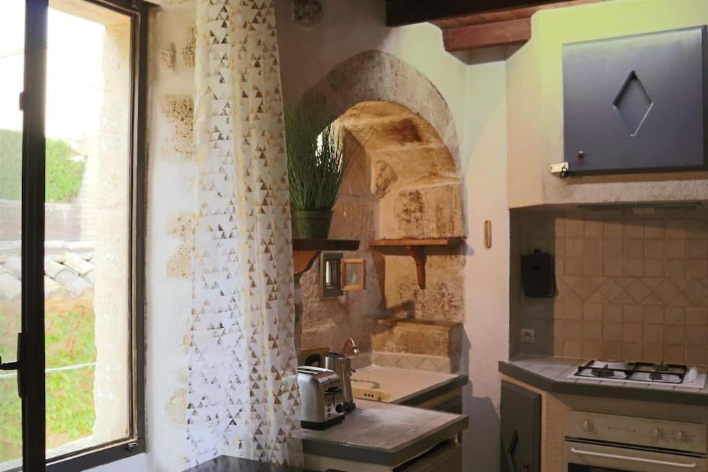 Entre Uzes Et Le Pont-Du-Gard Le Logis D'Autrefois Apartment Castillon du Gard Bagian luar foto