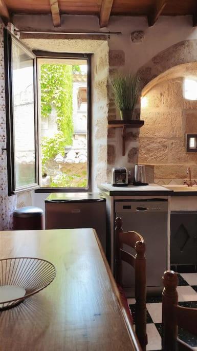Entre Uzes Et Le Pont-Du-Gard Le Logis D'Autrefois Apartment Castillon du Gard Bagian luar foto