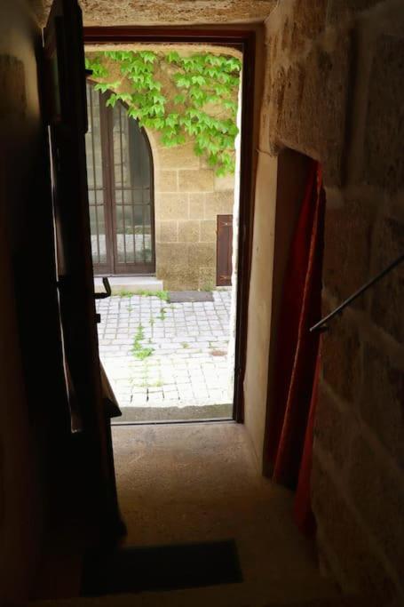 Entre Uzes Et Le Pont-Du-Gard Le Logis D'Autrefois Apartment Castillon du Gard Bagian luar foto